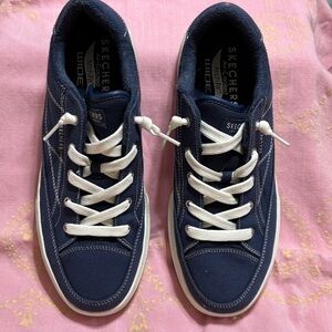 Skechers Dark Blue Athletic Shoes w/White Accents Air Cooled Arch Support EUC